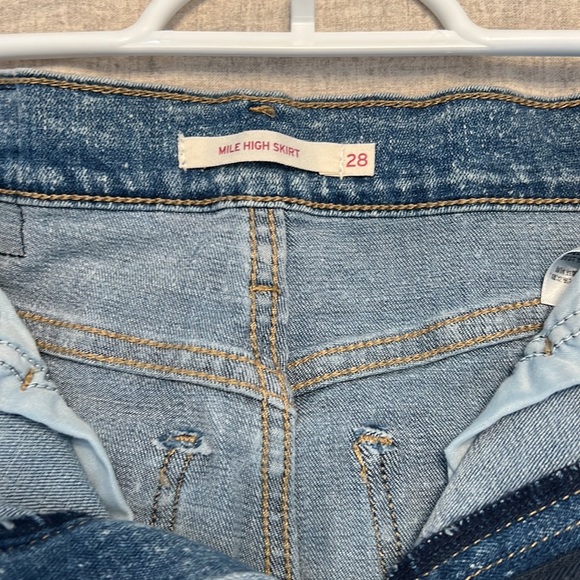 Levi’s mini denim skirt - Picture 2 of 4